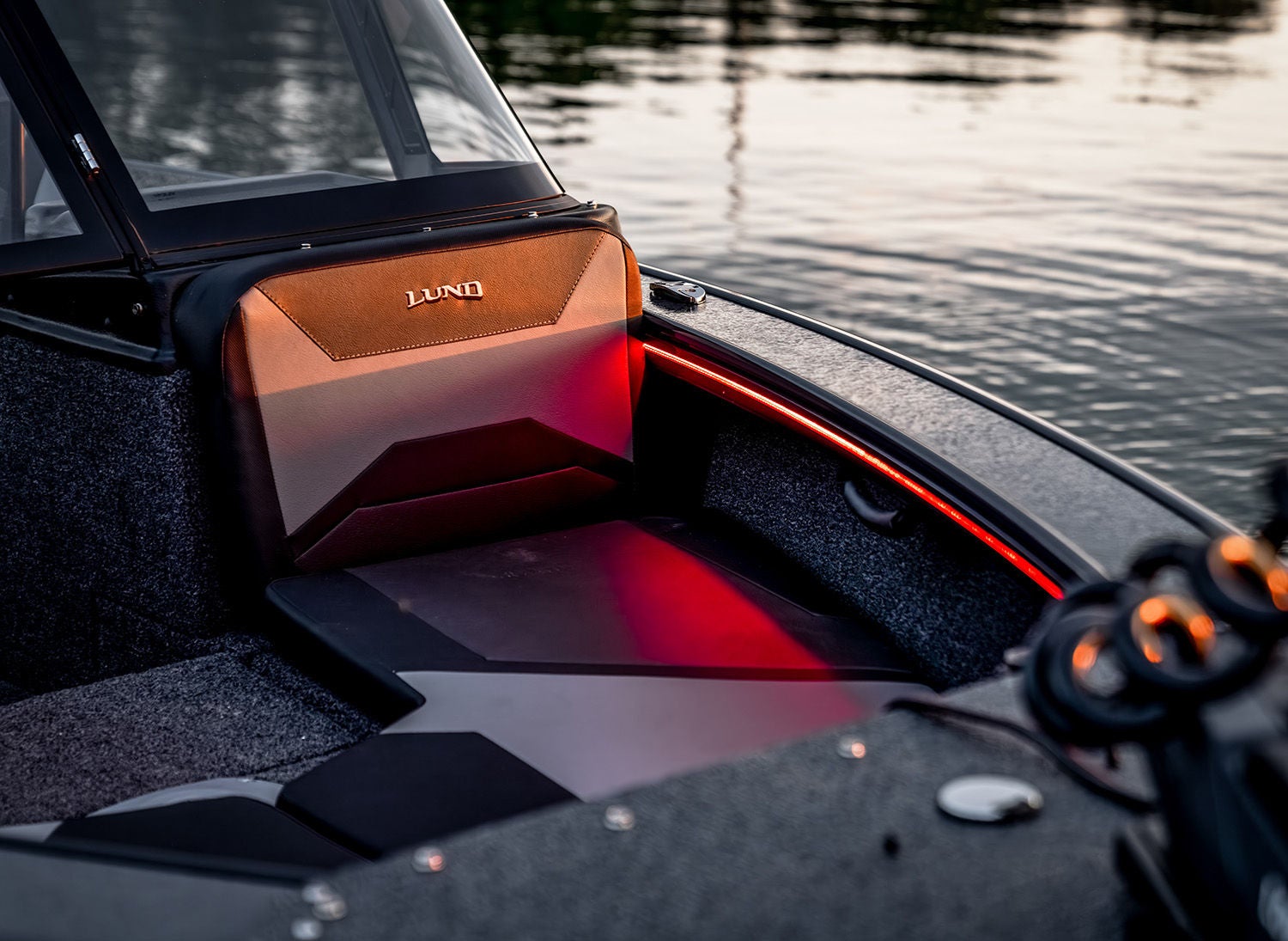 Lund Boat's Crossover XS