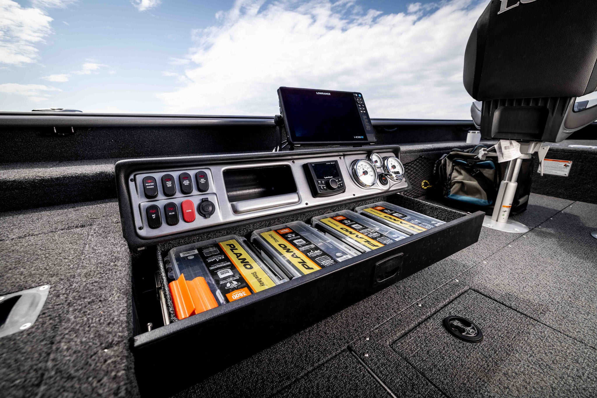 Lund pro guide 2075 console