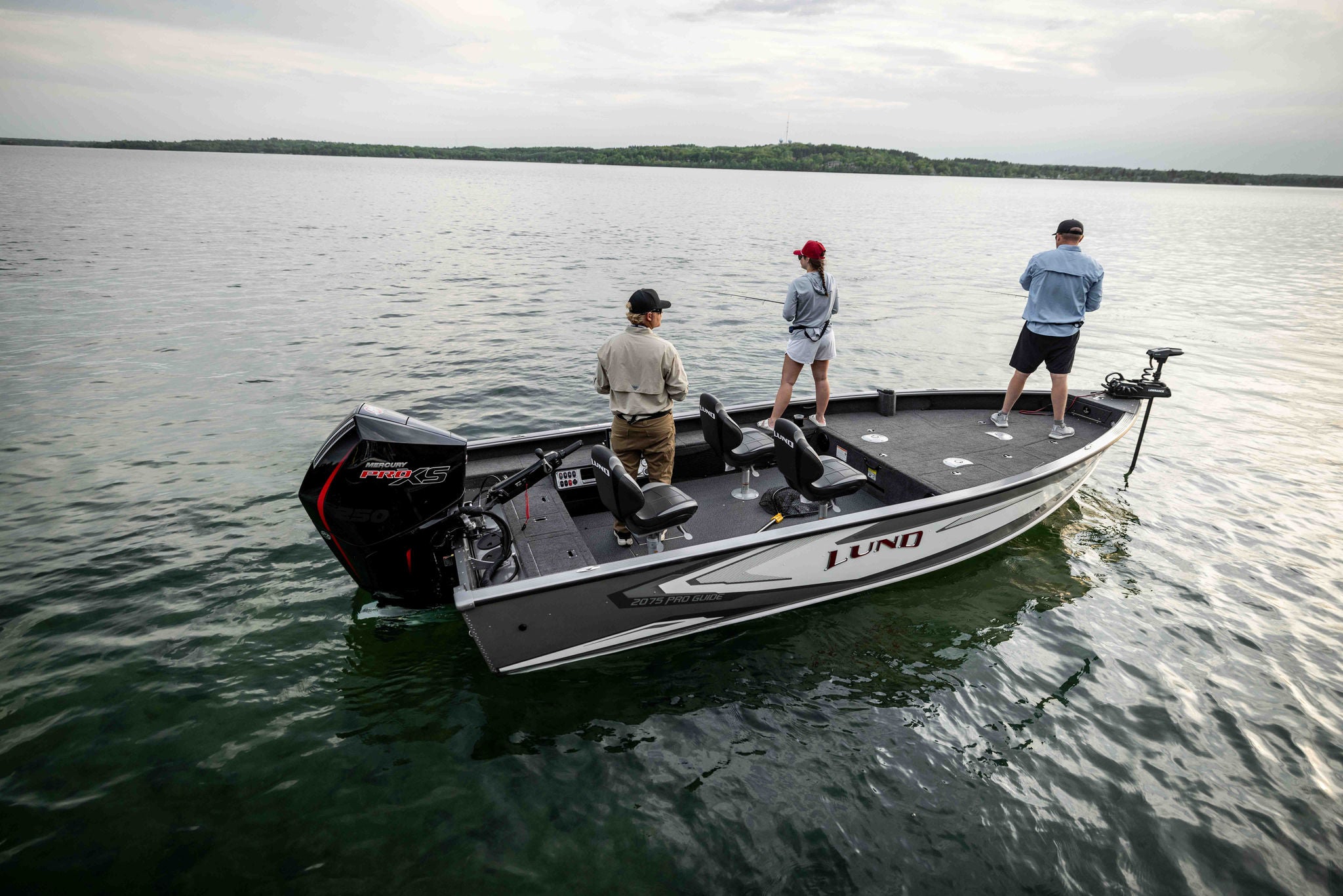 Lund pro guide 2075 fishing
