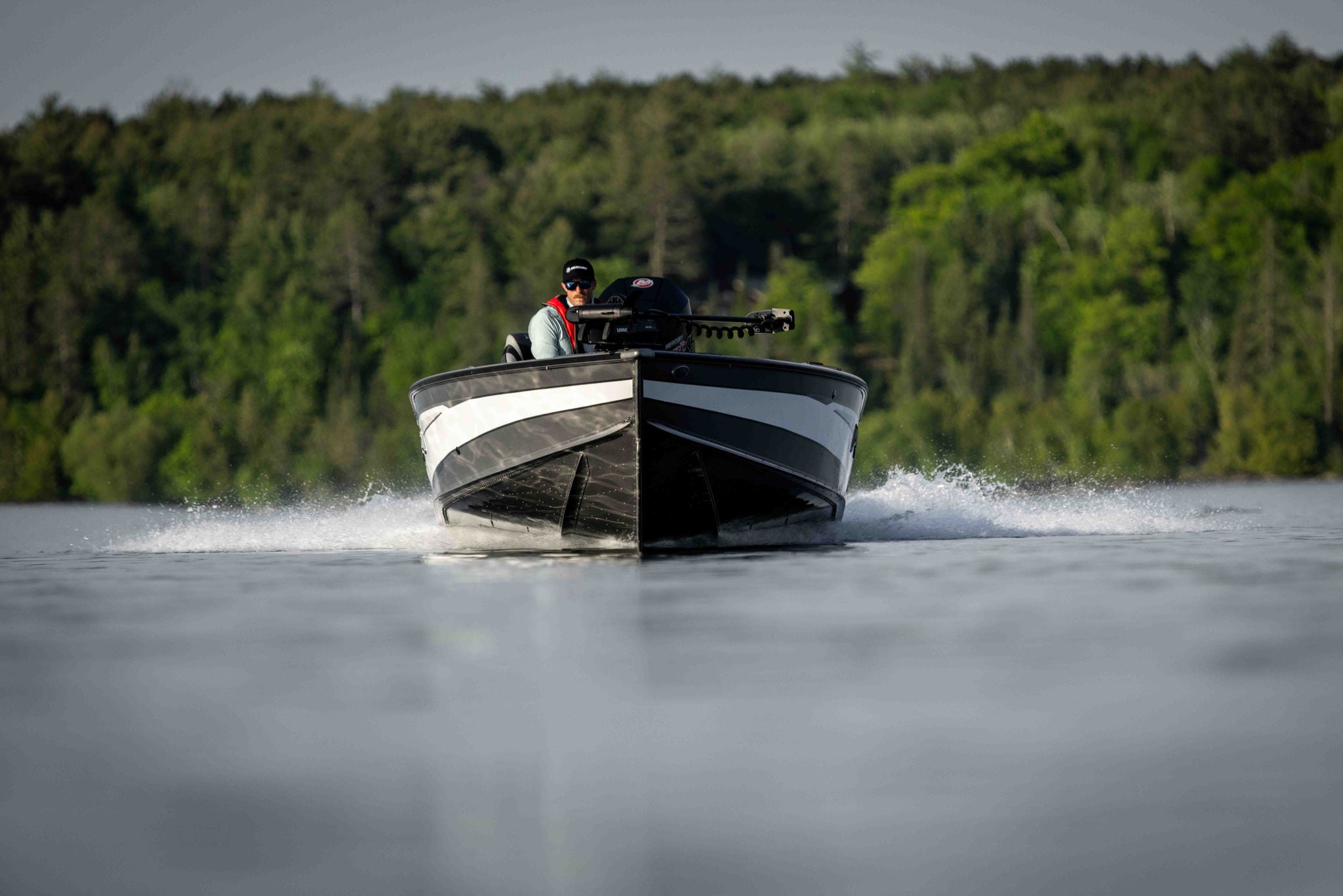 Lund pro guide 2075 running straight on