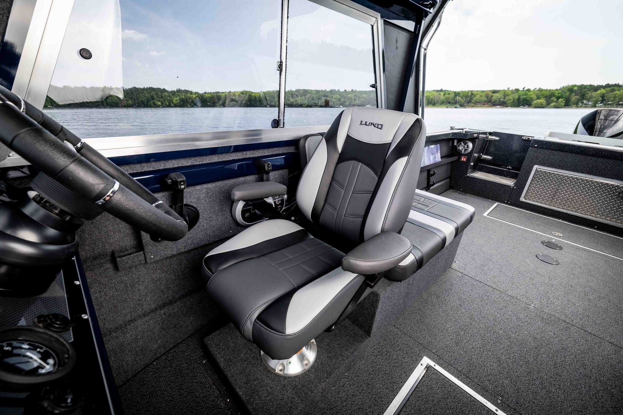 Lund hg pro 220 driver seat