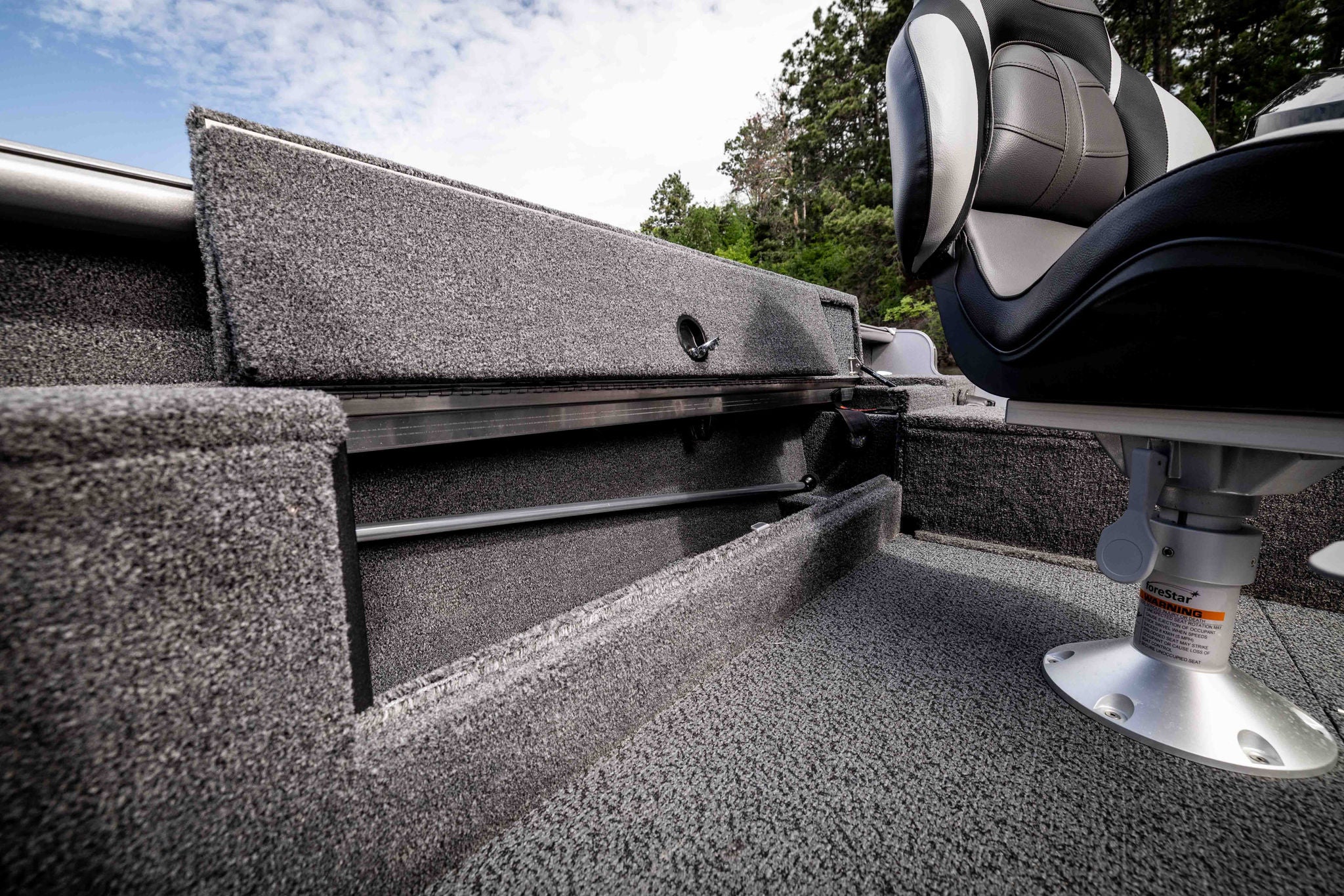Lund pro guide 2075 storage