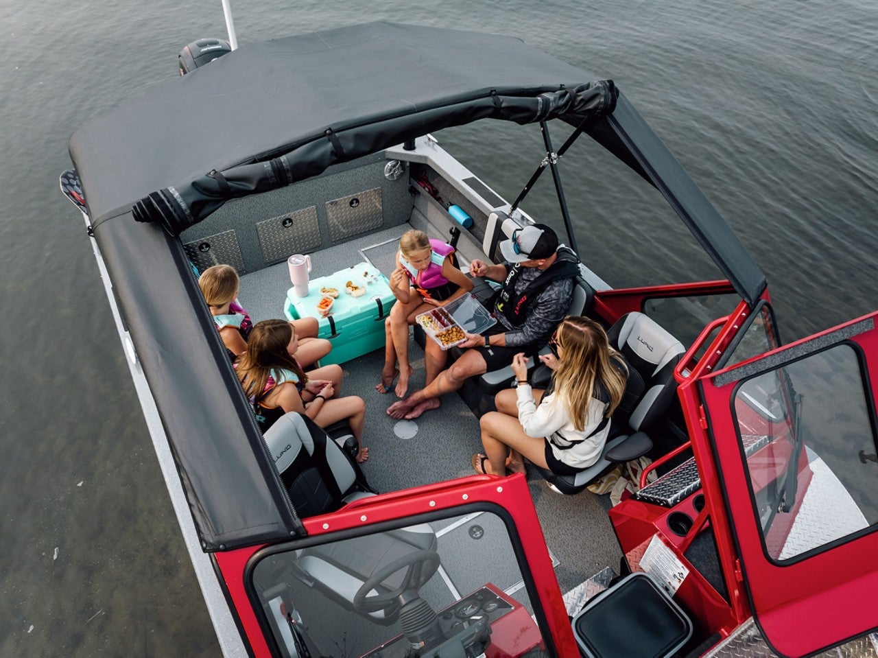 A family on their HG 185 Lund boat