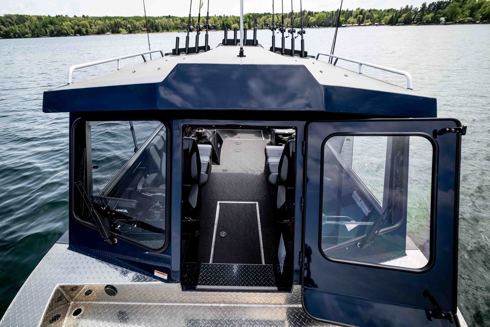 Lund hg pro 220 hatch door open