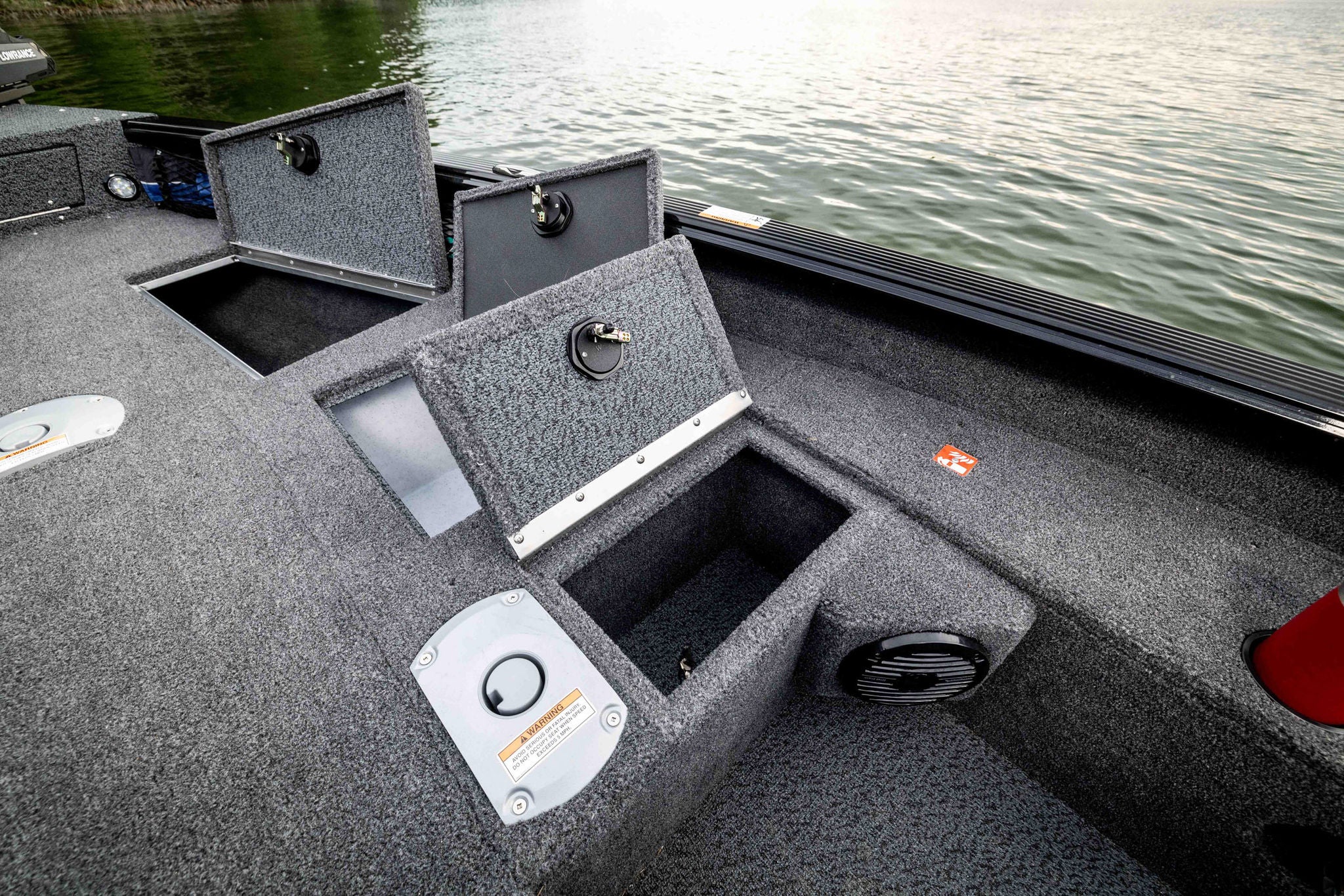 Lund pro guide 1875 storage
