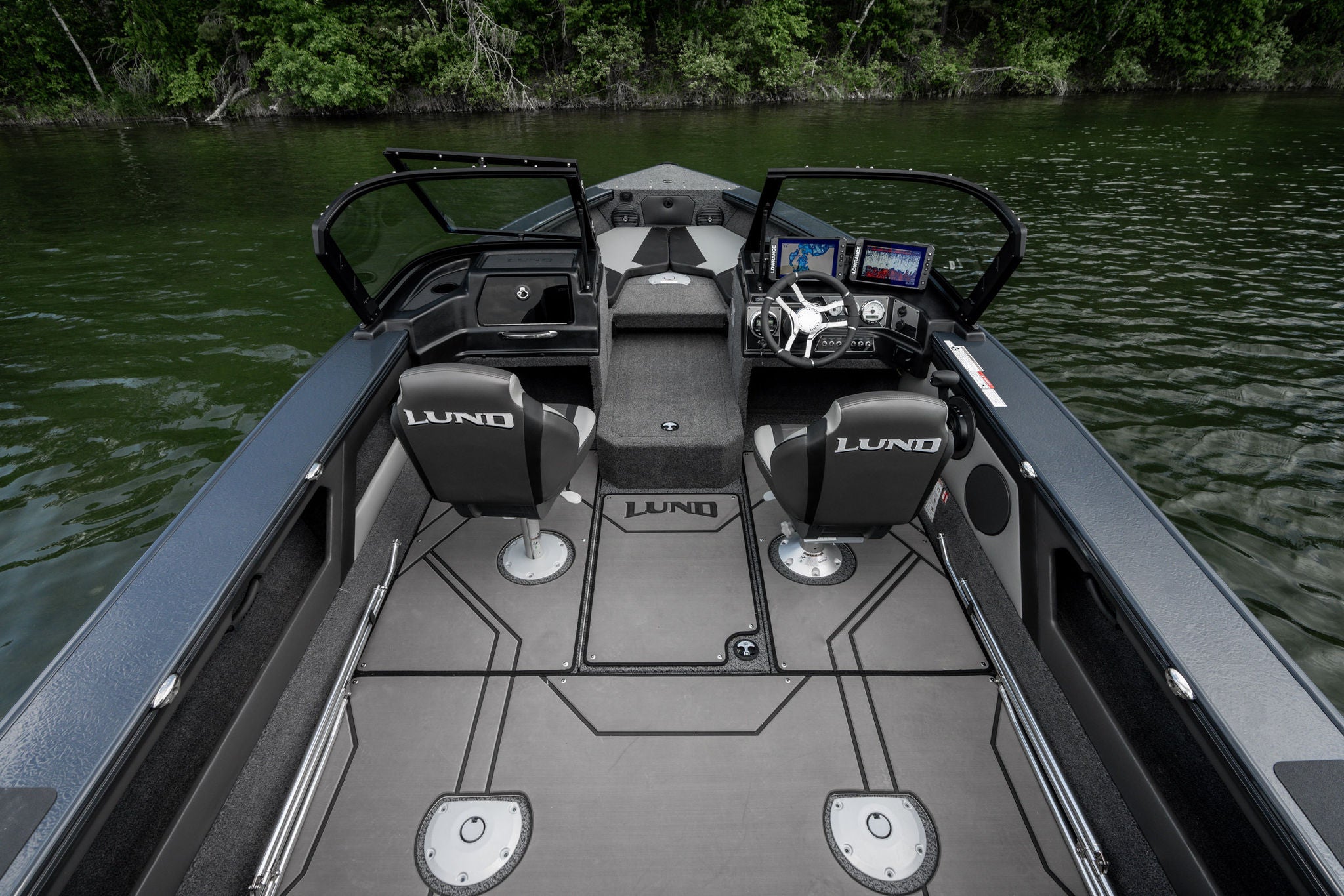 Lund Boat's Crossover XS