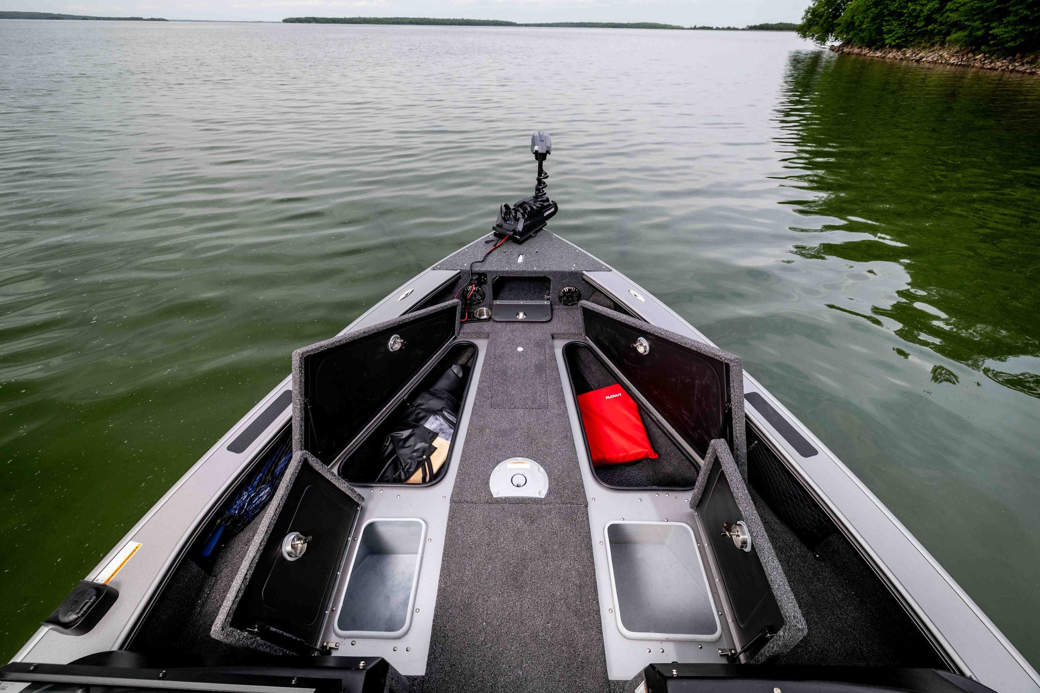 Lund pro v 2175 bow storage