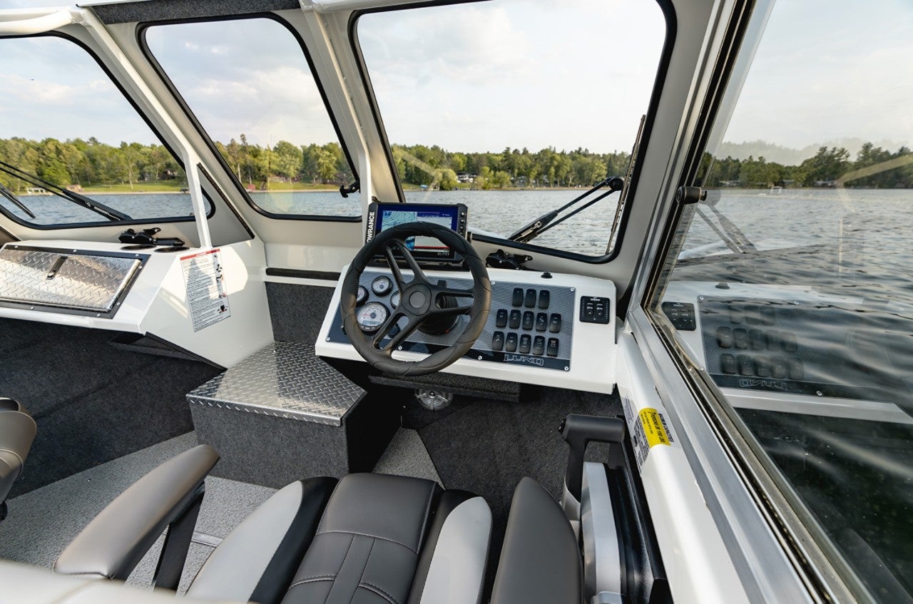 A steering Column on a HG 210 lund boat