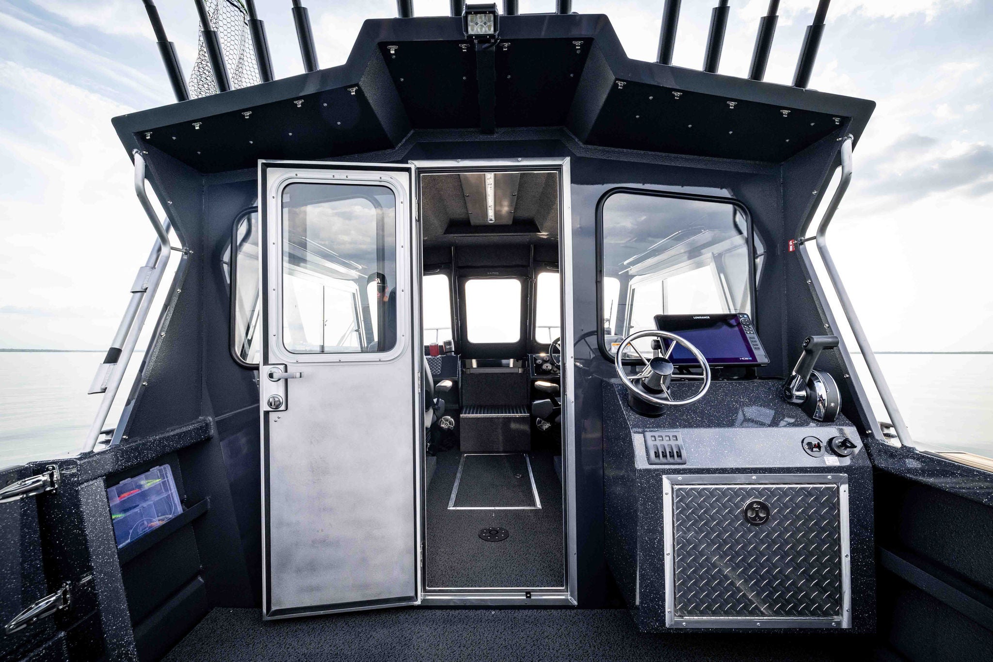 Lund hg pro 240 cabin door