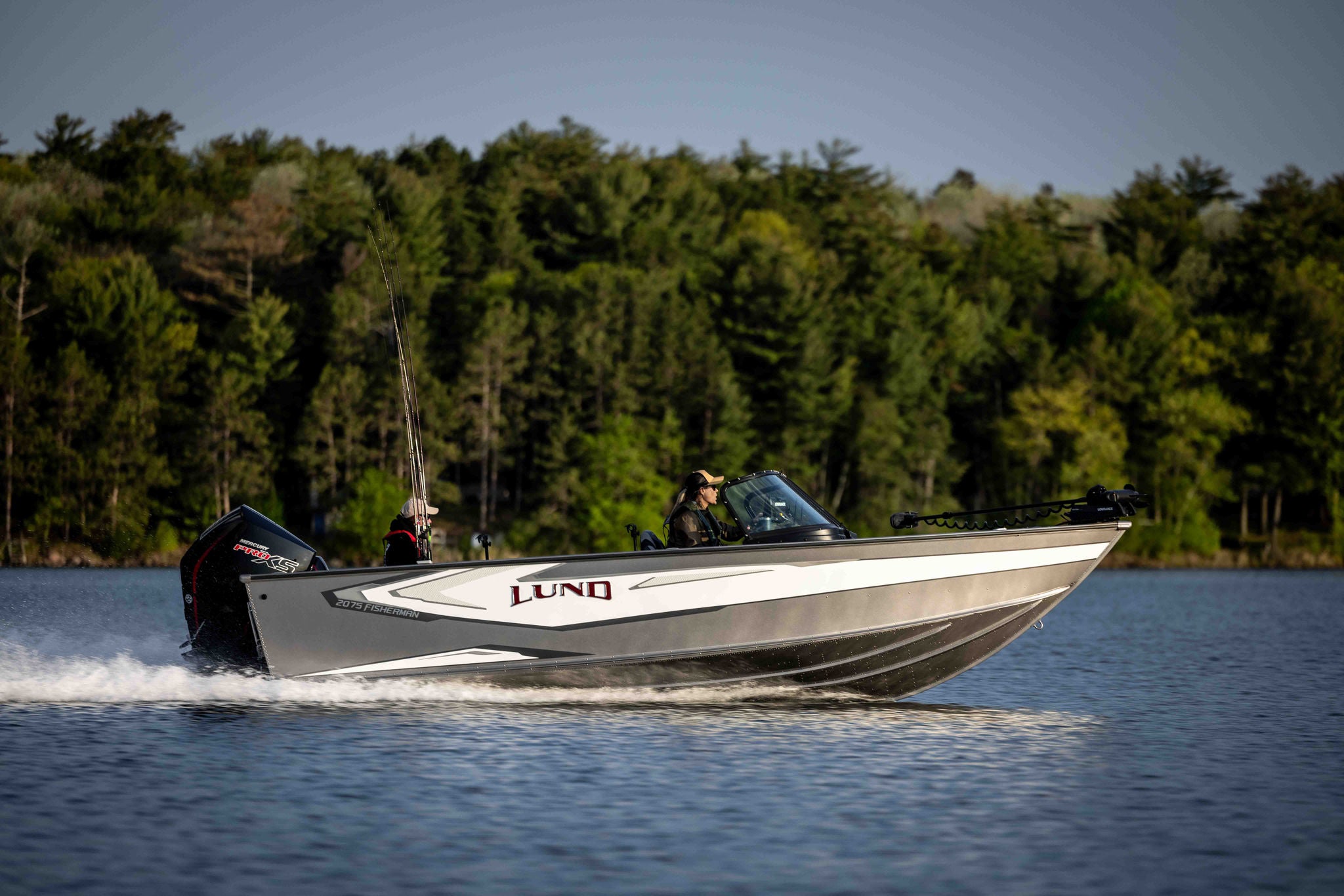 Lund fisherman 2075 running
