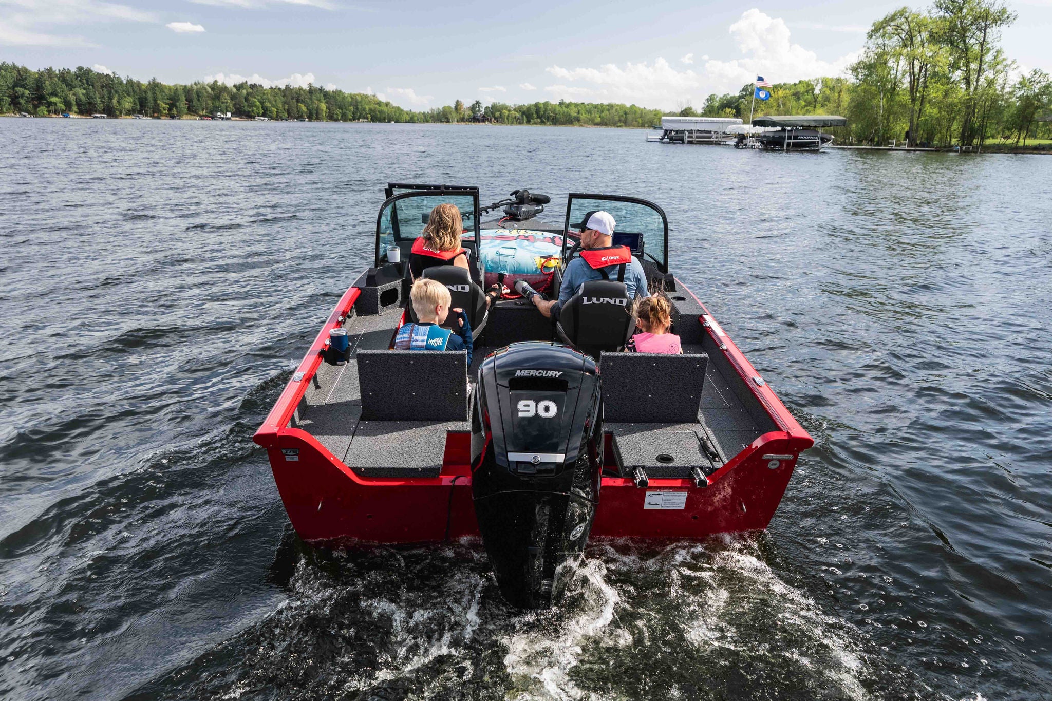 Lund adventure 1700 sport out boat aft