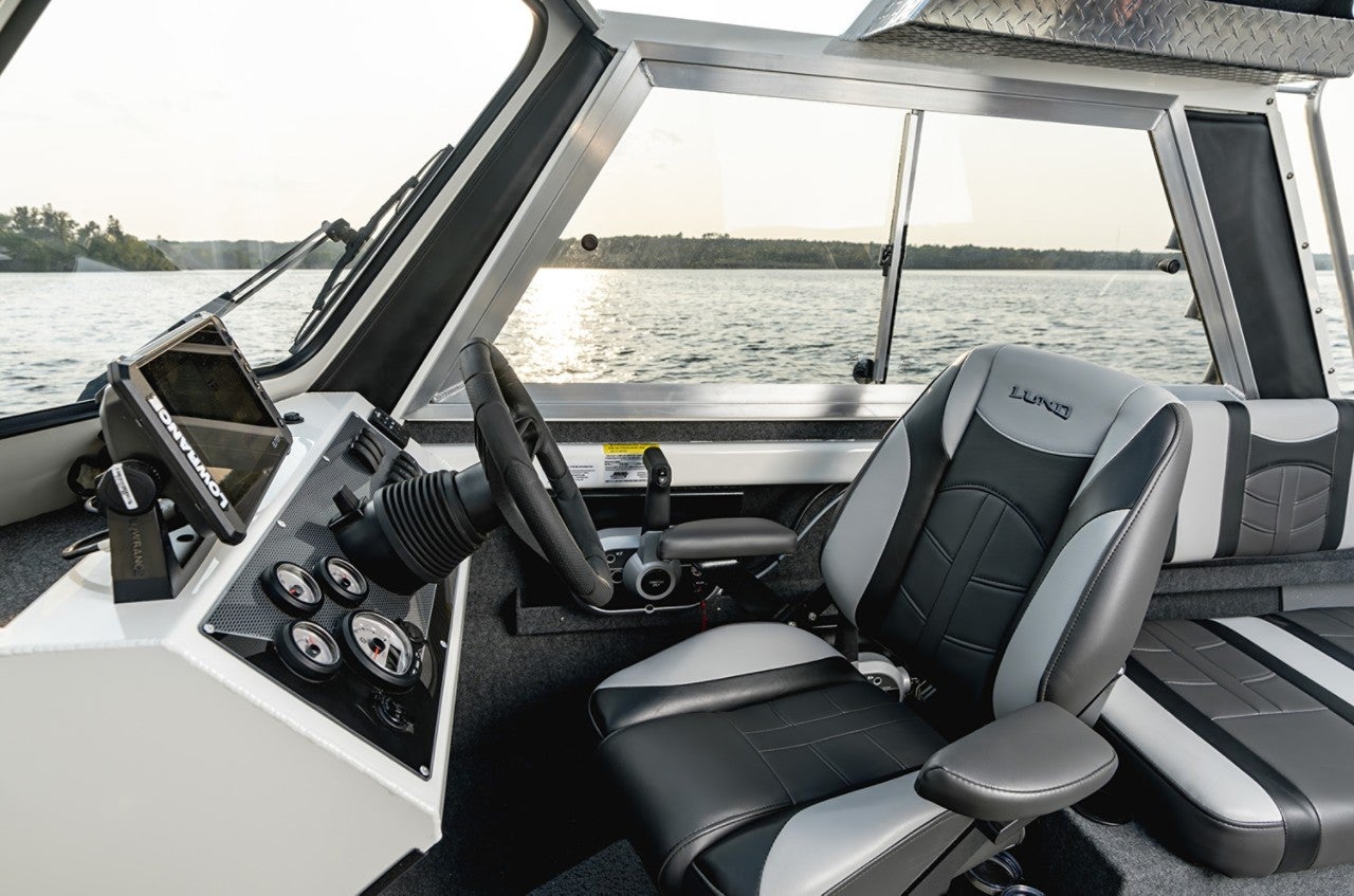Drivers seat of a HG 210 Lund Boat
