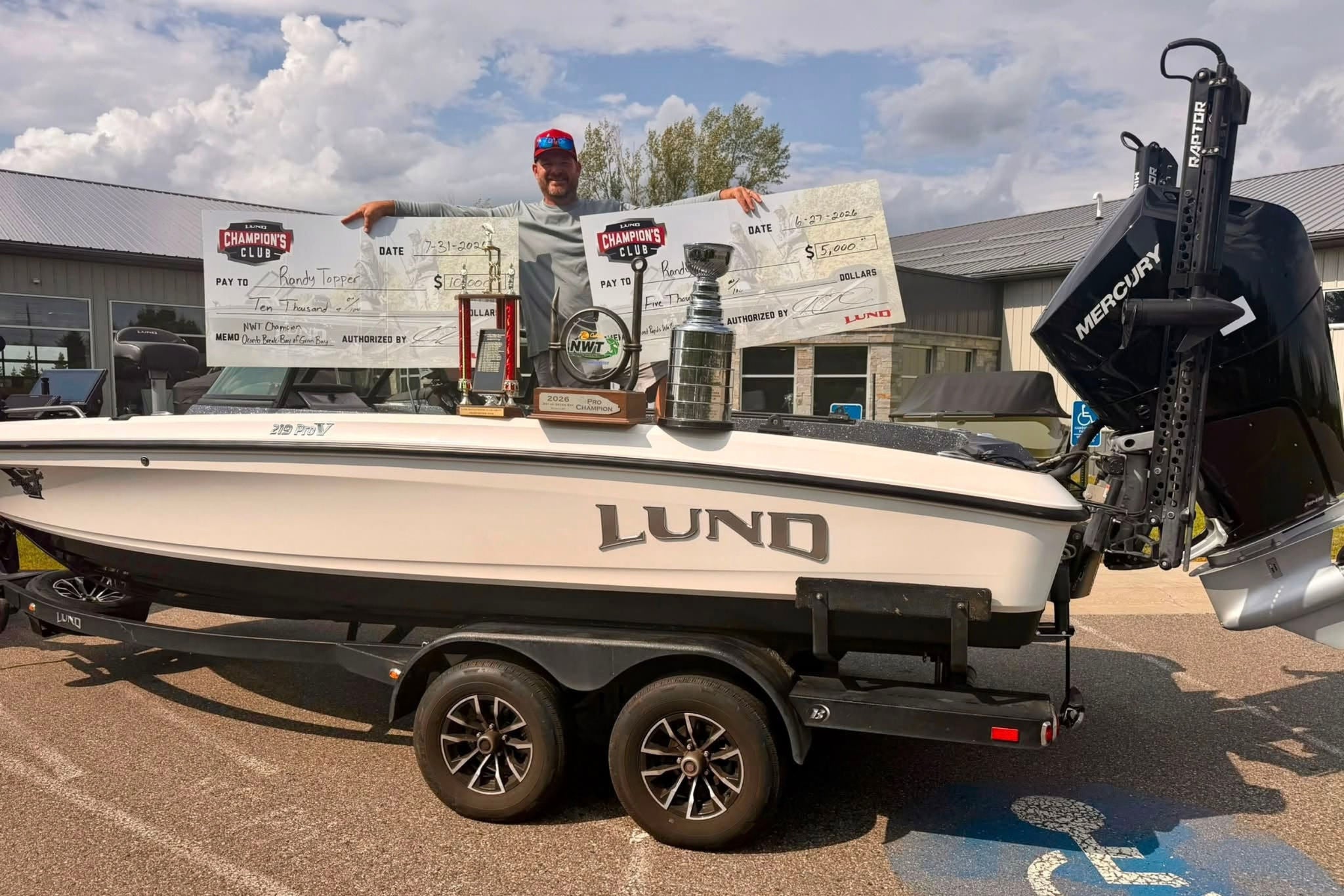 Randy Topper wins in a Lund boat