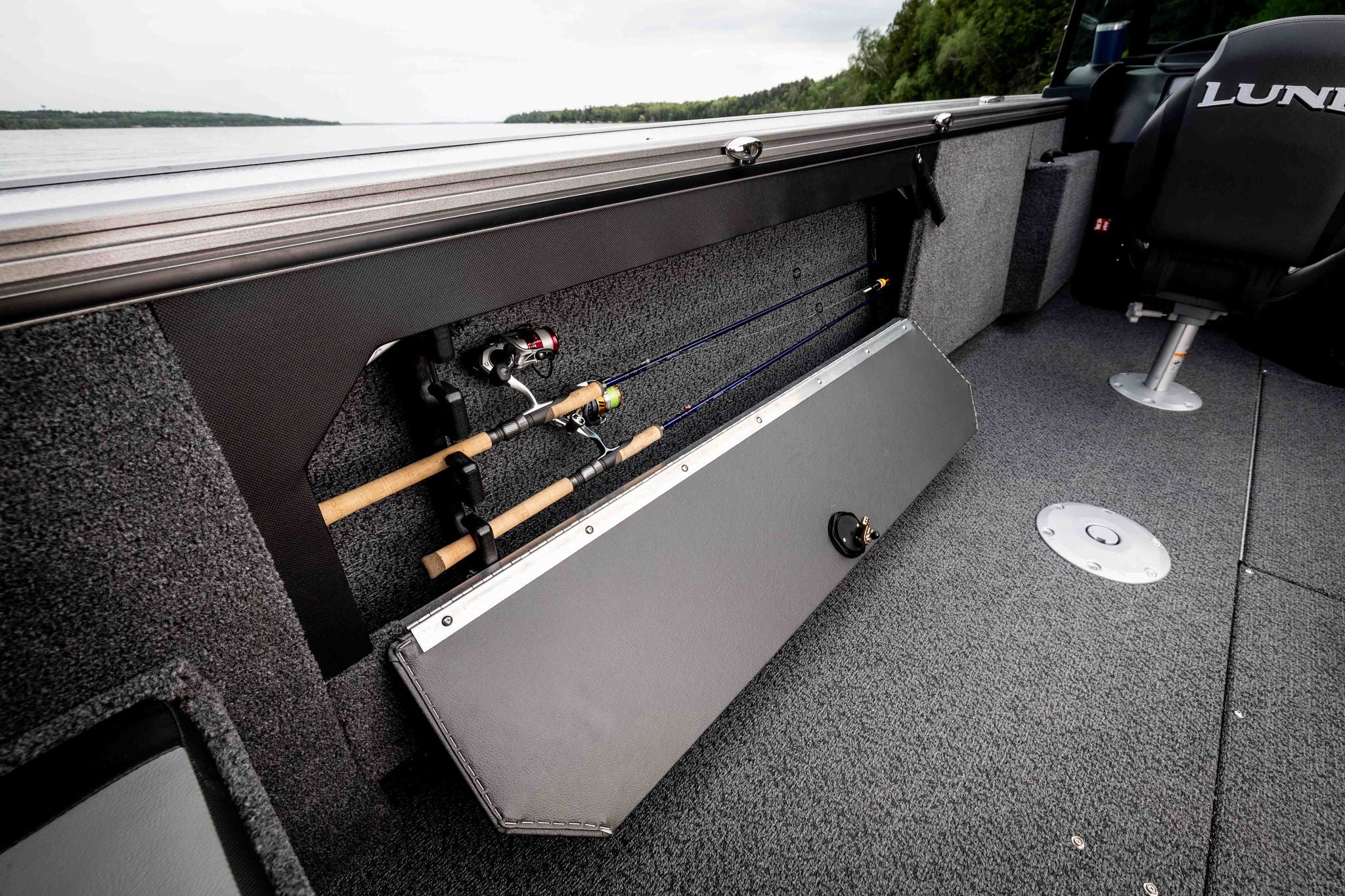 Lund fisherman 2075 rod storage