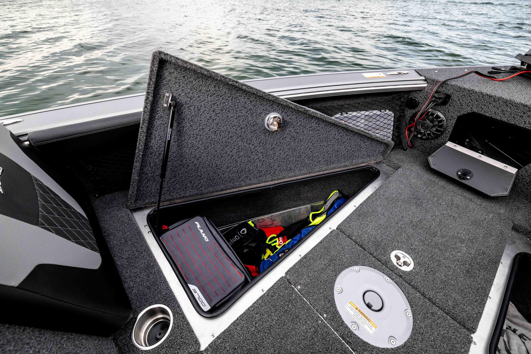 Lund Tyee 2075 Storage