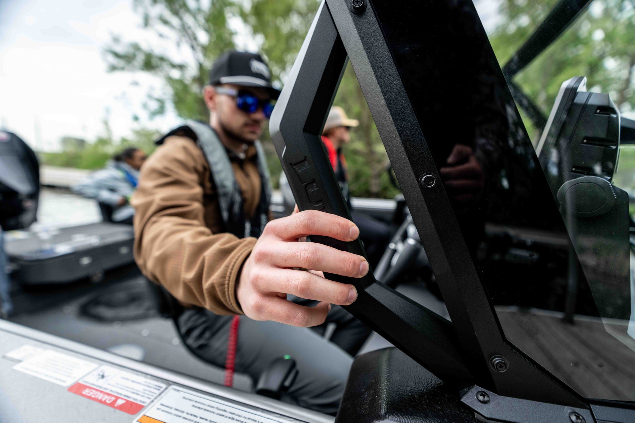 Lund tyee 2075 grab handles