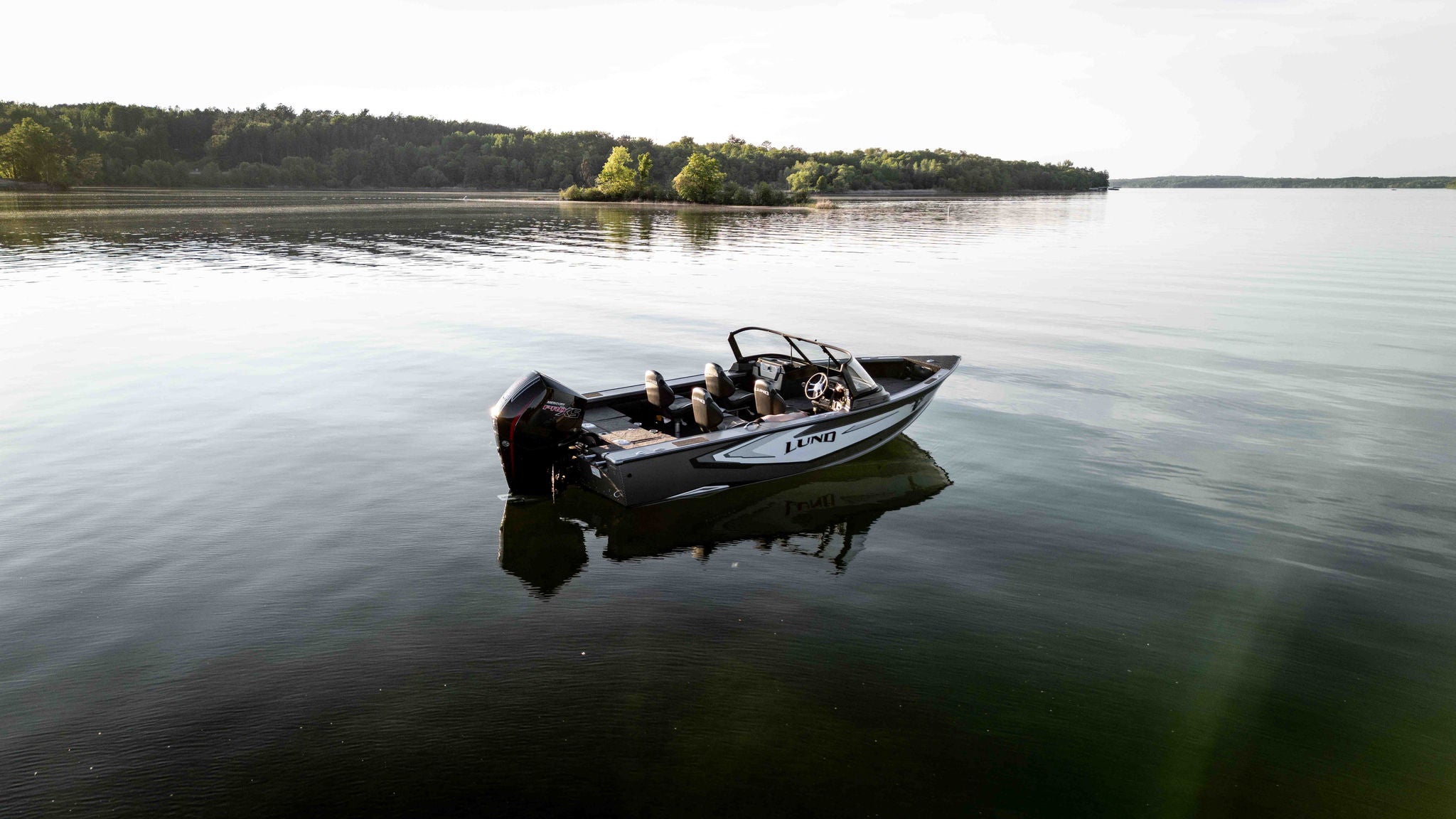 Lund pro v 1975 empty boat drone