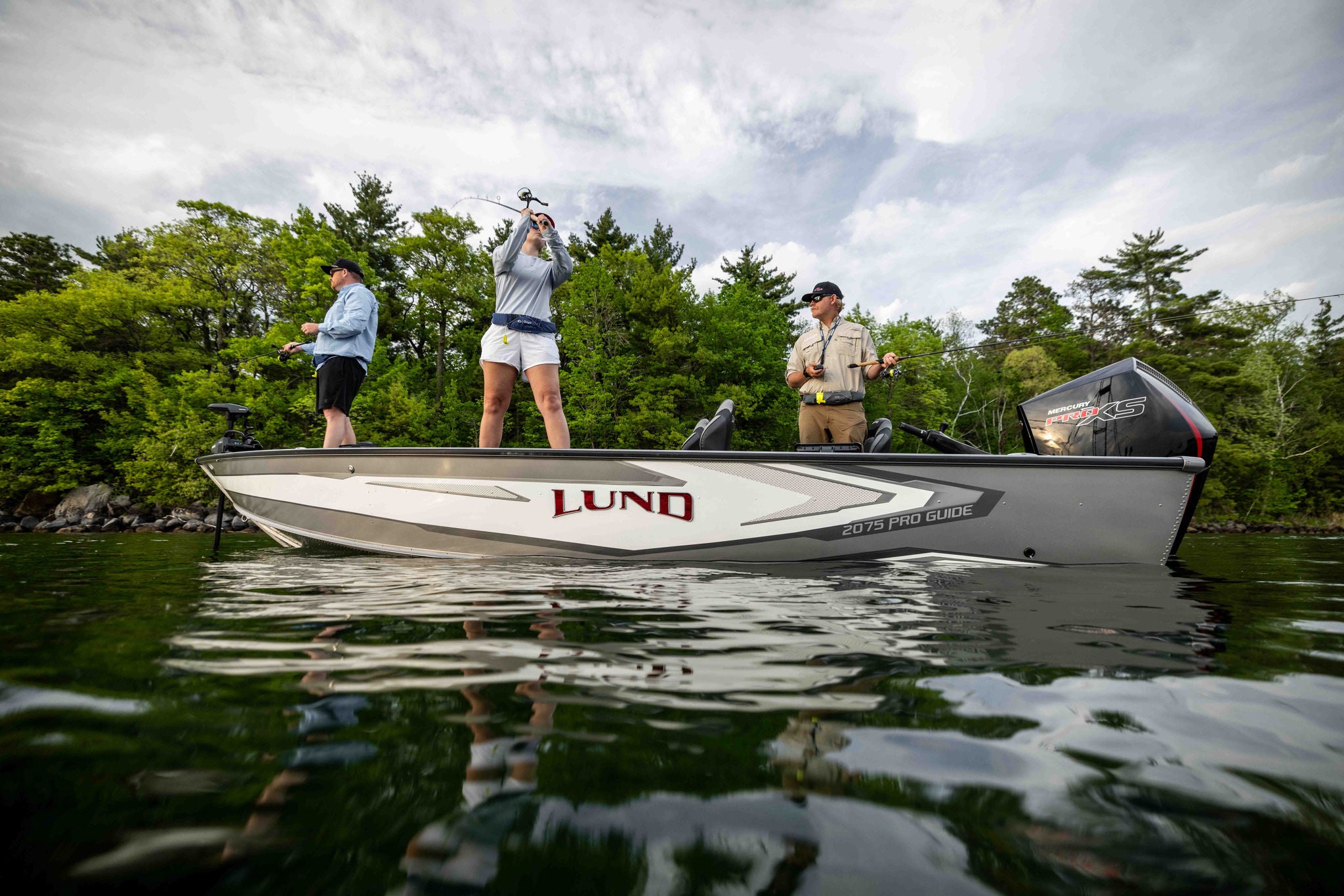 Lund pro guide 2075 fishing