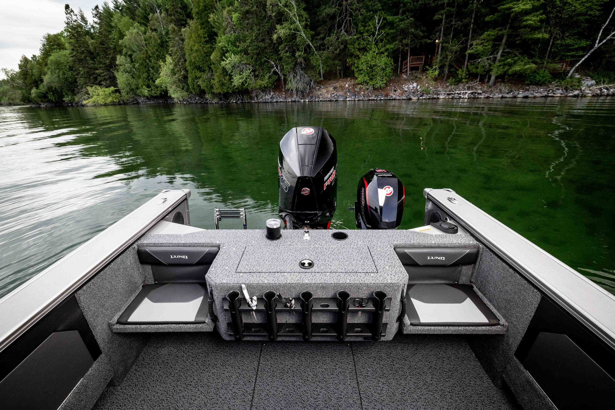 Lund fisherman 2075 aft
