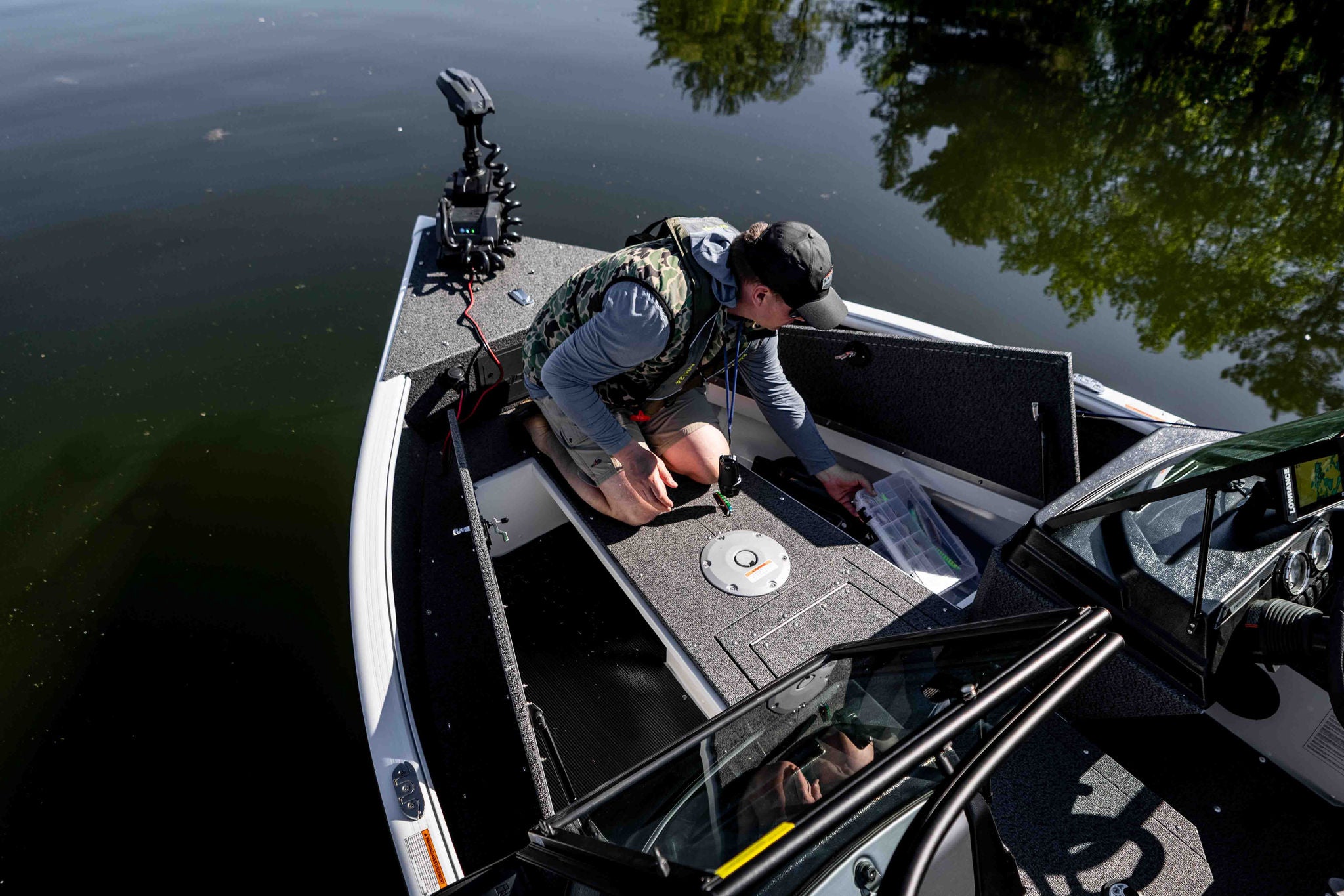 Lund adventure 1800 sport bow storage
