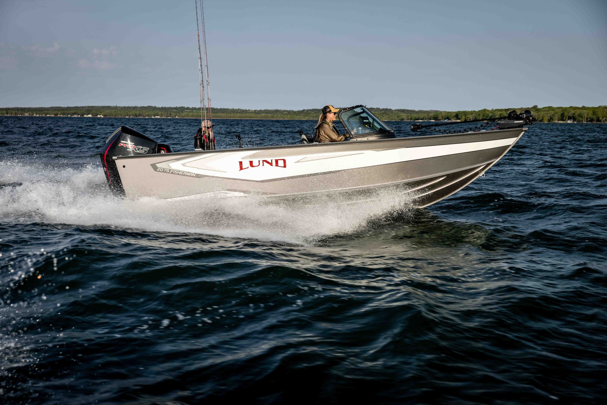 Lund fisherman 2075 lifestyle