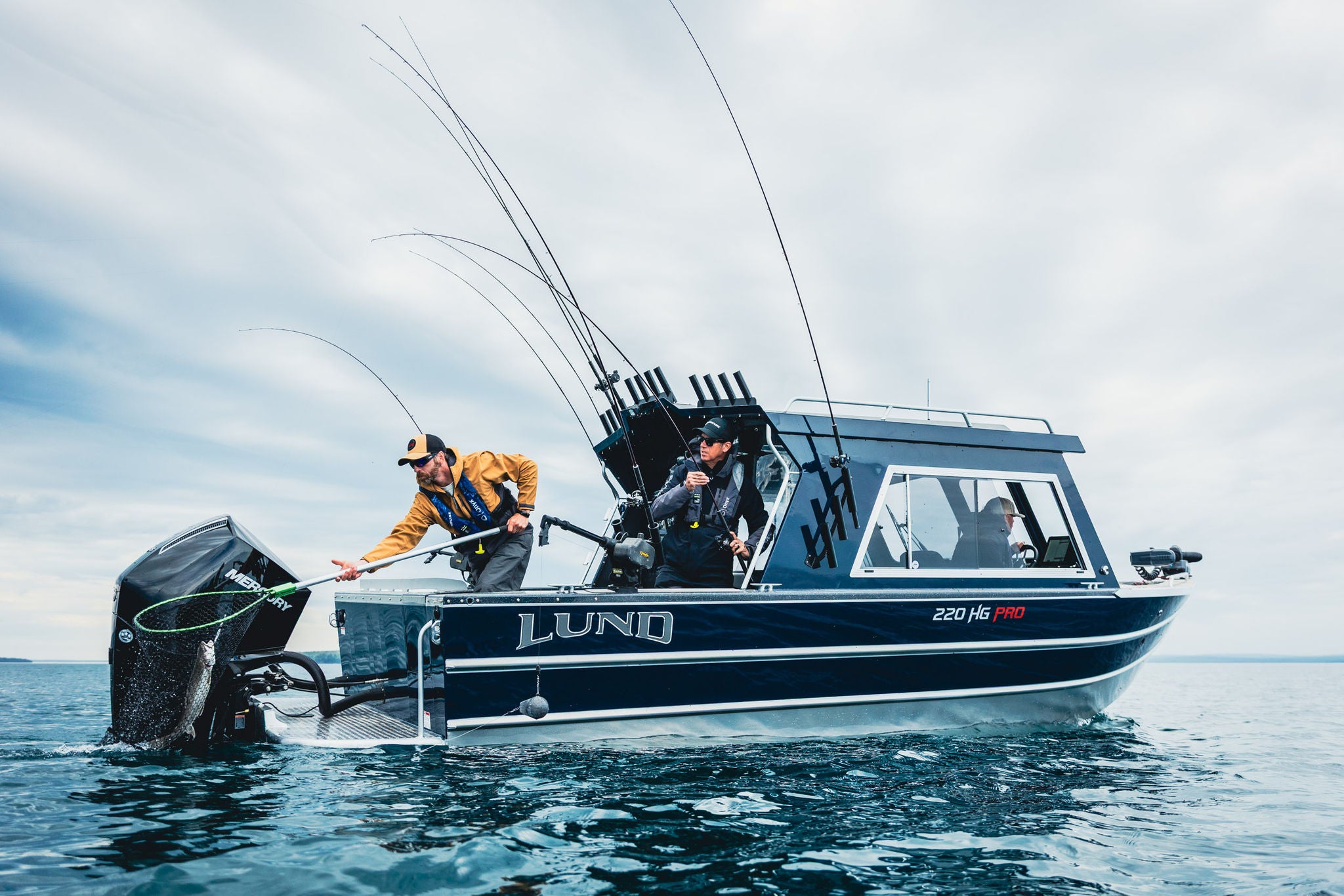 Lund hg pro 220 fishing