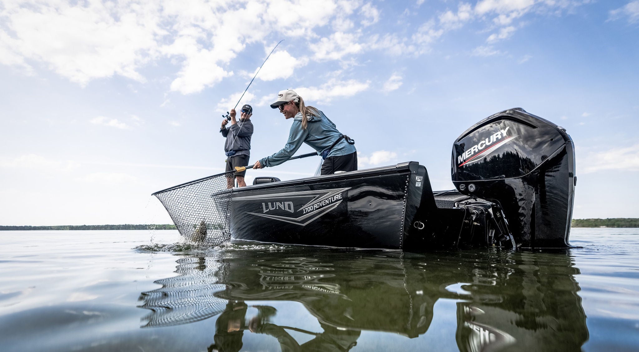 Lund 1700 Adventure catching fish with net