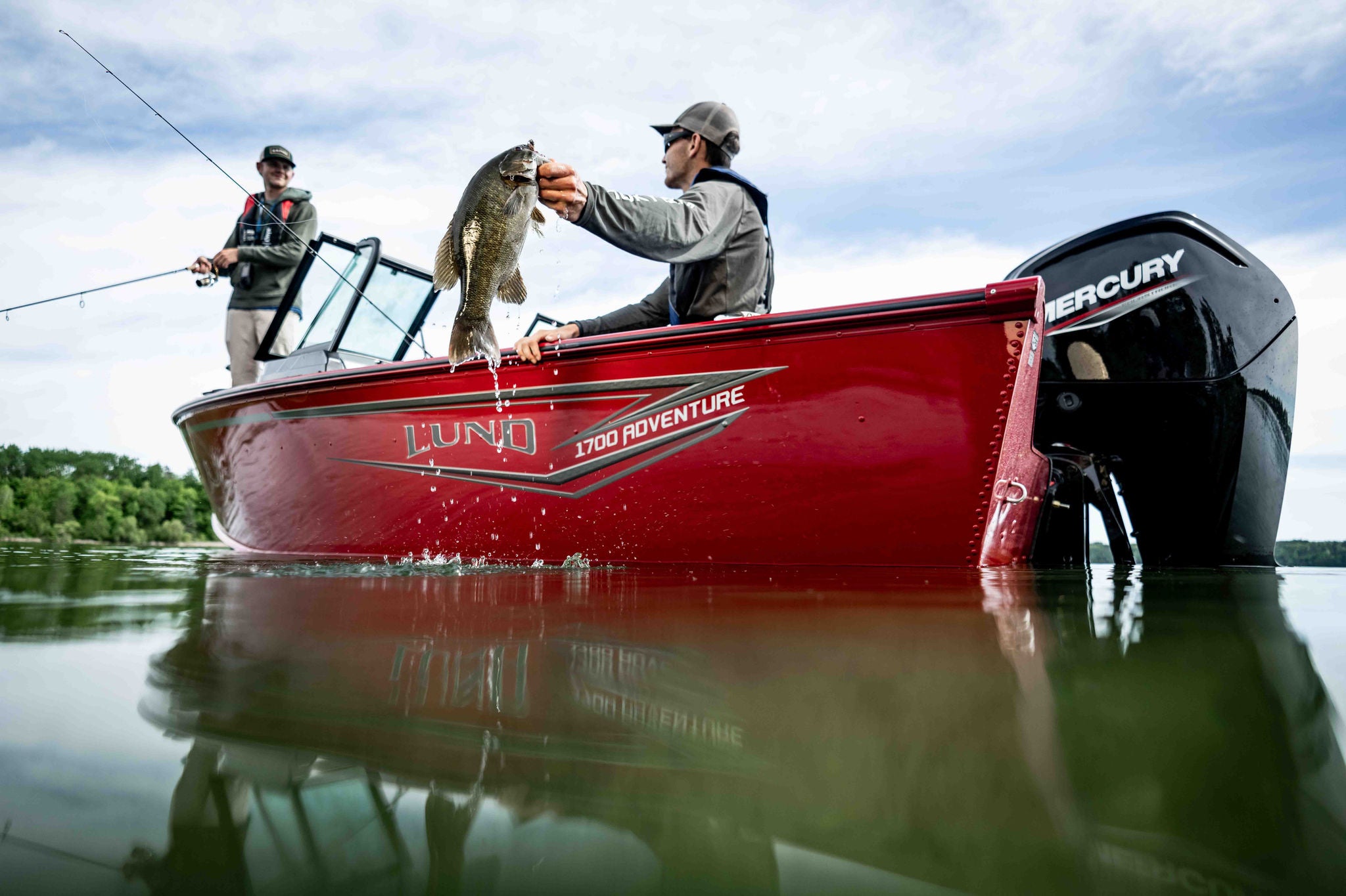 Lund adventure 1700 sport fish hold