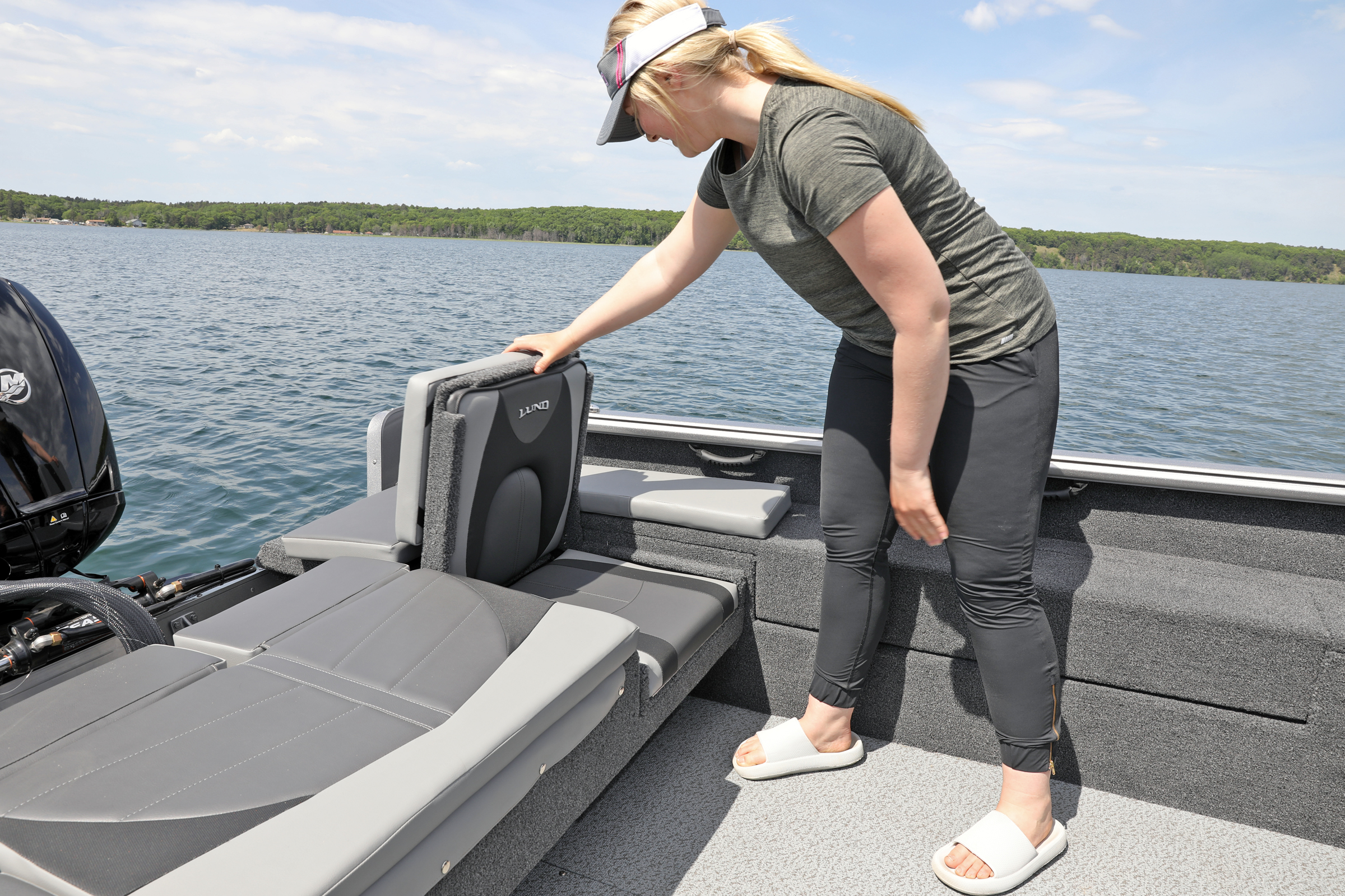Impact XS SS Aft Jump Seat with Optional Aft Deck Sun Pad